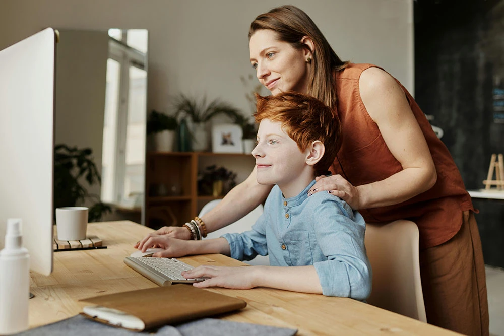 mother-and-son-using-computer Best Udemy alternatives